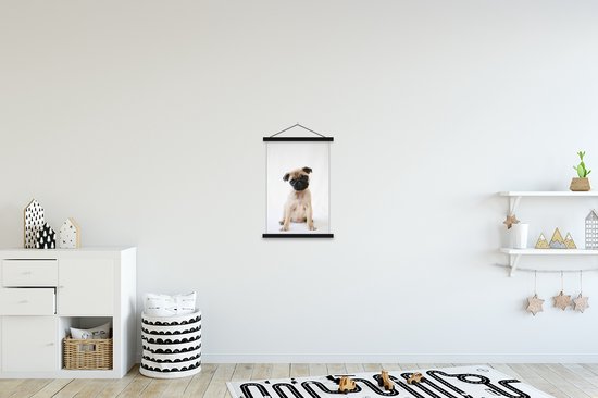 Puppy devant une affiche textielposter fond blanc lattes noir 40x60 cm