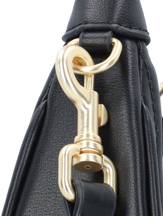 Sac noir en cuir avec fermoir doré et mousqueton.