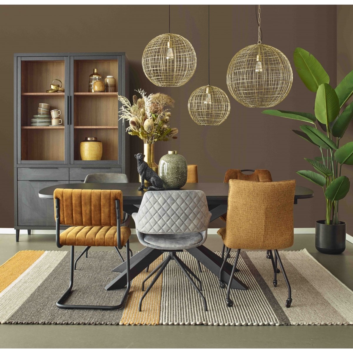 Vitrinekast Zwanenburg - Lamulux - Zwart/Teak - 125x212x48 cm (BxHxD) - 4 Draaideuren - 2 