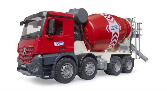 Rode Bruder betonmixer met grijze grille en cabine, witte onderbouw, rode trommel met witte pijlen.