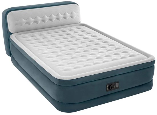 Grijs Intex luchtbed met witte hoofdbord en matras, schuine zijaanzicht.