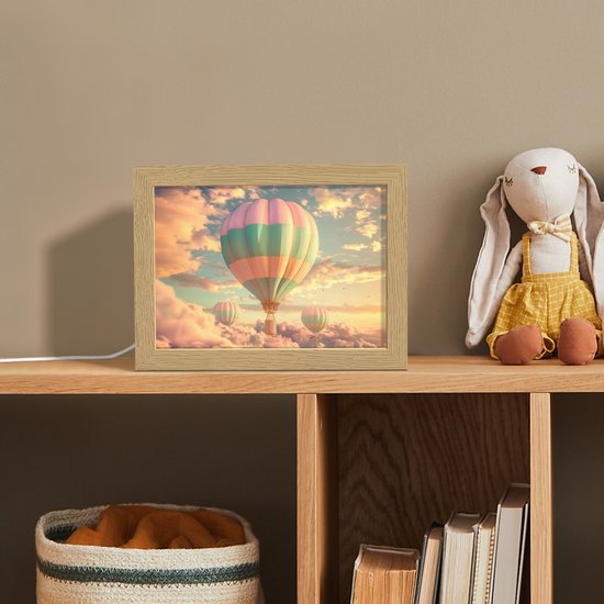 Nachtlampje 20x15 cm - Kinder lampje - Luchtballon - Dromen - Wolken - Lucht - Tafellamp kinderkamer - Slaapkamer lamp - Bedlamp kinderen - Kinderlampje stopcontact - Wandlamp babykamer - Nachtlampjes van OnlyWow — afbeelding 3