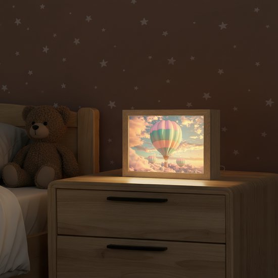 Nachtlampje 20x15 cm - Kinder lampje - Luchtballon - Dromen - Wolken - Lucht - Tafellamp kinderkamer - Slaapkamer lamp - Bedlamp kinderen - Kinderlampje stopcontact - Wandlamp babykamer - Nachtlampjes van OnlyWow — afbeelding 2