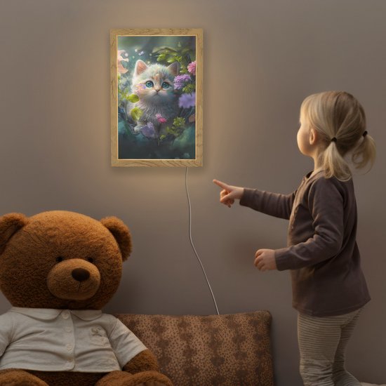 Nachtlampje 20x30 cm - Kinder lamp - Kitten - Bloemen - Bos - Illustratie - Poes - Tafellamp kinderkamer - Slaapkamer lamp - Bedlamp kinderen - Kinderlampje stopcontact - Wandlamp babykamer - Nachtlampjes van Merkloos — afbeelding 5