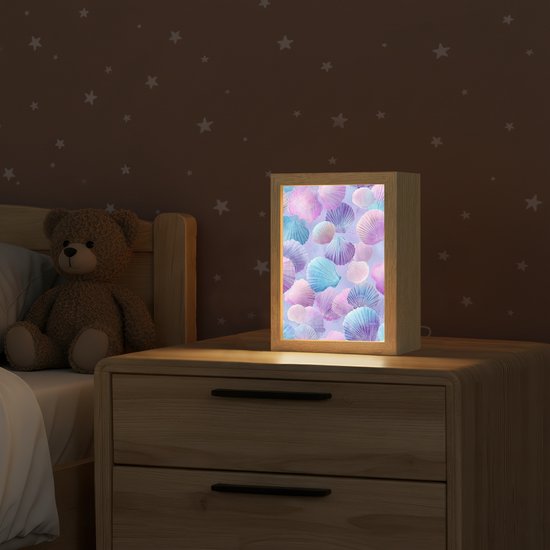 Nachtlampje 15x20 cm - Kinder lamp - Schelpen - Paars - Blauw - Patroon - Tafellamp kinderkamer - Slaapkamer lamp - Bedlamp kinderen - Kinderlampje stopcontact - Wandlamp babykamer - Nachtlampjes van Merkloos — afbeelding 2