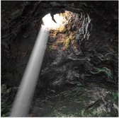WallClassics - Poster Glossy - Ray of Light Through Cave - 50x50 cm Photo sur Papier Poster avec Finition Brillante