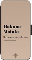 Casimoda® bookcase - Geschikt voor iPhone 13 Pro - Hoesje met pasjeshouder - Hakuna Matata - Bruin/beige - TPU
