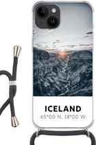 Geschikt voorApple Iphone 14 - Crossbody Case - IJsland - Zon - Bergen - Siliconen - Crossbody - Backcover met Koord - Telefoonhoesje met koord - Hoesje met touw