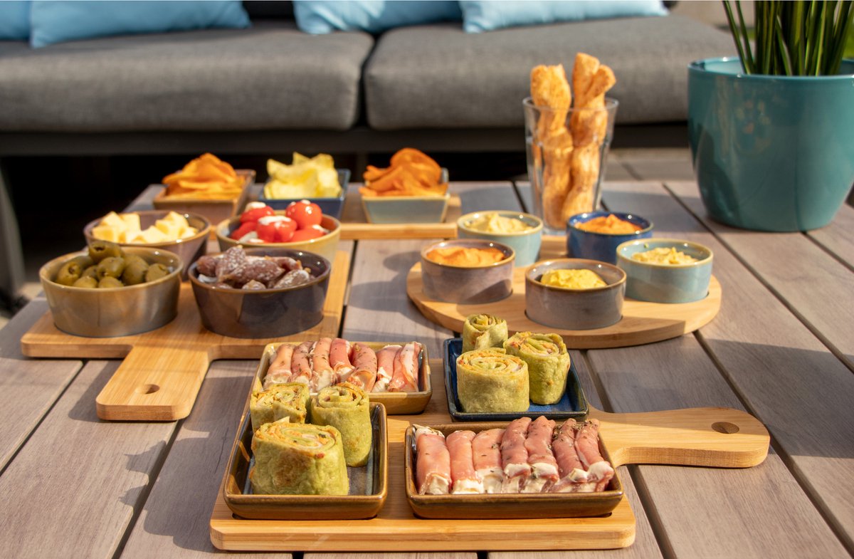 Set van 2x stuks serveerplanken bamboe 29 x 20 cm met 8x luxe hapjes/saus/tapas schaaltjes — cadeau in Kookcadeaus - foto 3