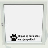 Ik Pas Op Mijn Baas - Geel - 34 x 8 cm - raam en deur stickers - honden raam en deur stickers