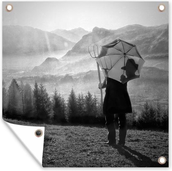 Tuindoek Boer met paraplu in Zwitserland - zwart wit - 100x100 cm