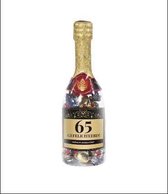 Snoep - Champagnefles - 65 jaar - Gevuld met een verpakte toffeemix - In cadeauverpakking met gekleurd lint