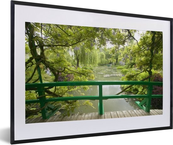 Fotolijst incl. Poster - Uitzicht op het water vanaf de Japanse brug in Monet's tuin in het Franse Giverny - 60x40 cm - Posterlijst