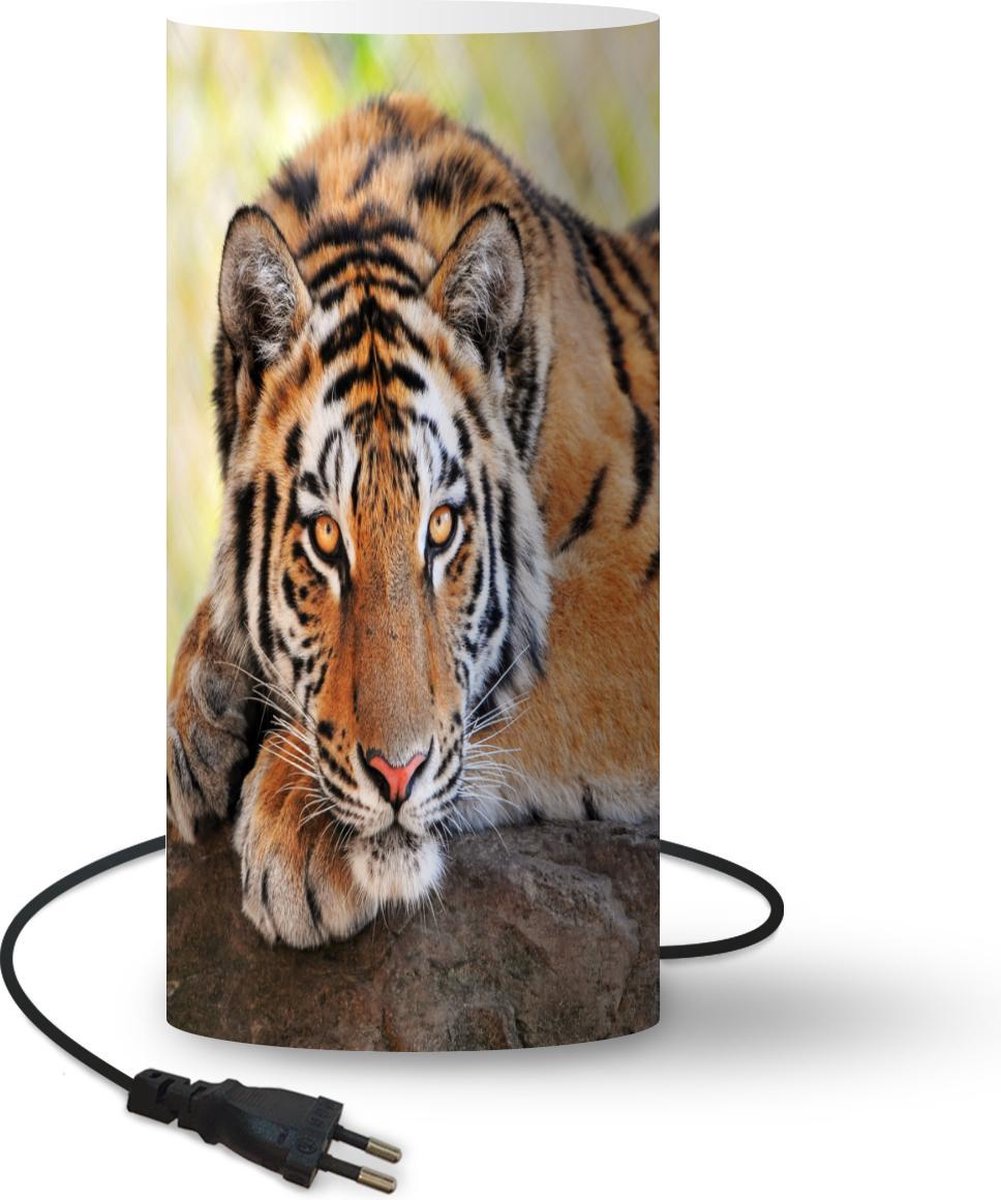 Lamp - Nachtlampje - Tafellamp slaapkamer - Tijger - Pup - Boomstam - 54 cm hoog - Ø24.8 cm - Inclusief LED lamp