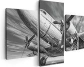 Artaza Canvas Schilderij Drieluik Oud Vliegtuig Op De Landingsbaan - 90x60 - Foto Op Canvas - Canvas Print