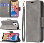 Voor iPhone 13 Retro Lamsleer Textuur Pure Kleur Horizontale Flip PU Lederen Case, met Houder & Kaartsleuven & Portemonnee & Lanyard (Grijs)