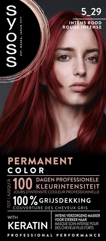 Vrouw met lang, rood haar op de voorkant van een haarkleurverpakking.