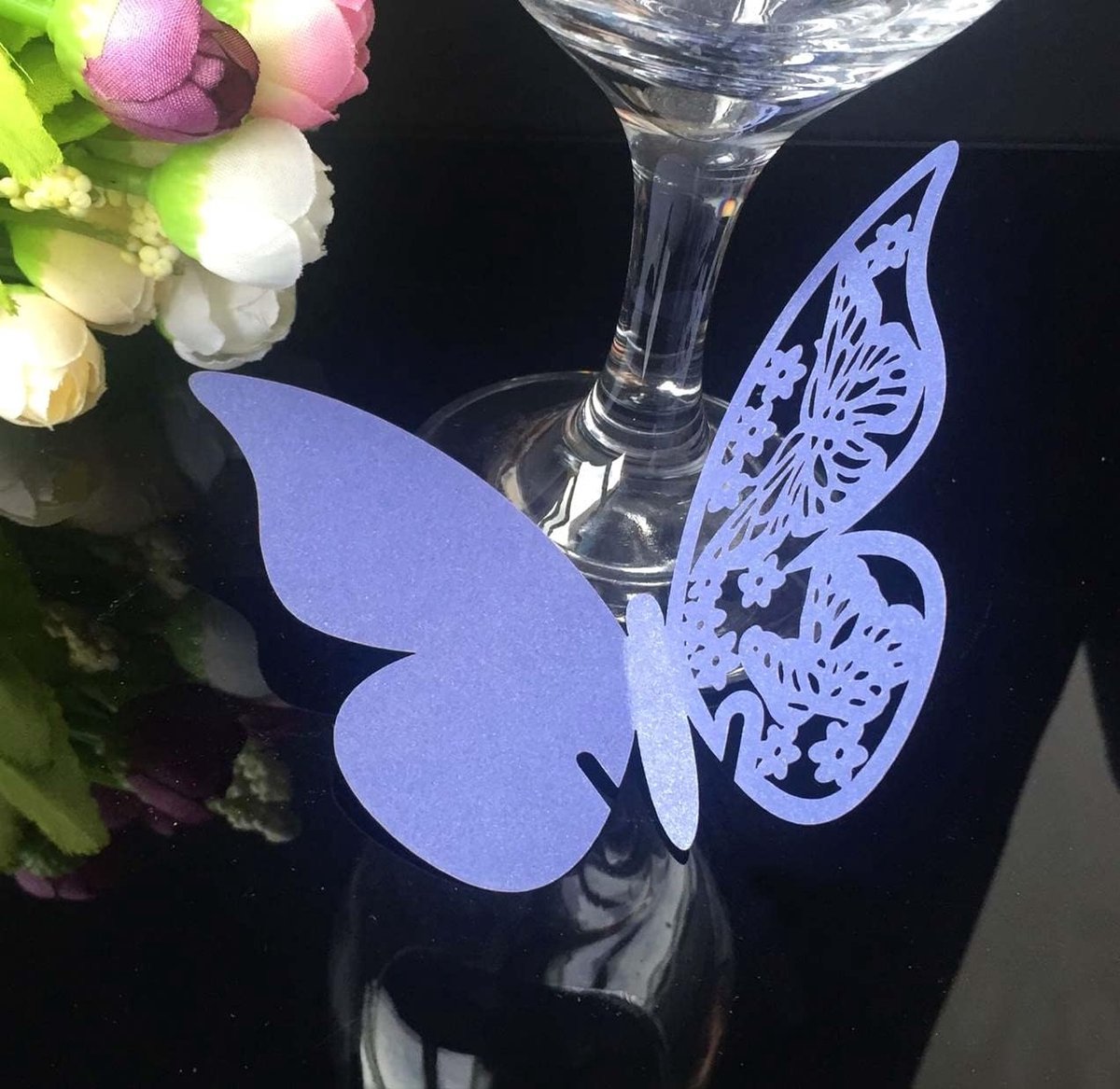 25 stuks vlindertrechterlier,tafelkaarten,naamkaarten,glazen hangers,muurstickers voor tafeldecoratie,bruiloft,feest,huisdecoratie,vlinder,tafelkaarten,laserplaatskaarten,naamkaarten,blauw,paars