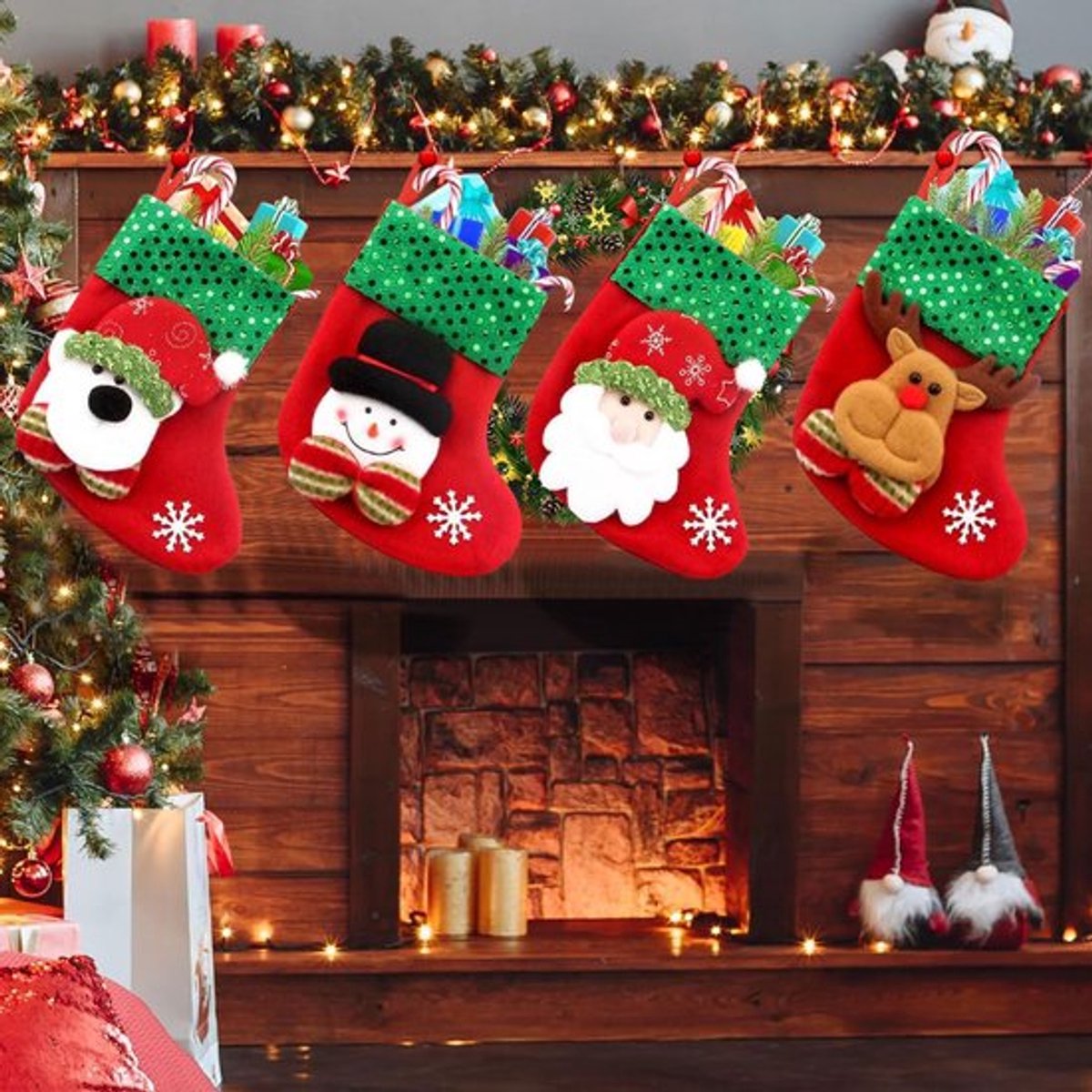Set van 4 kerstkousen met 3D Santa boots, ideaal om te vullen en op te hangen als sfeervolle kerstdecoratie voor open haard, kerstboom en muur