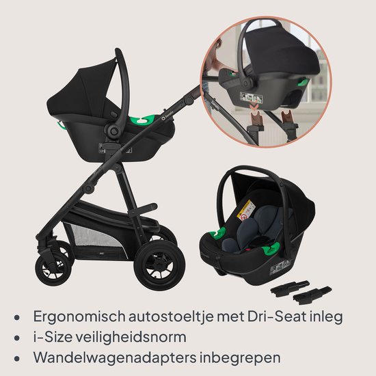Zwarte kinderwagen met zwart autostoeltje met groene accenten.