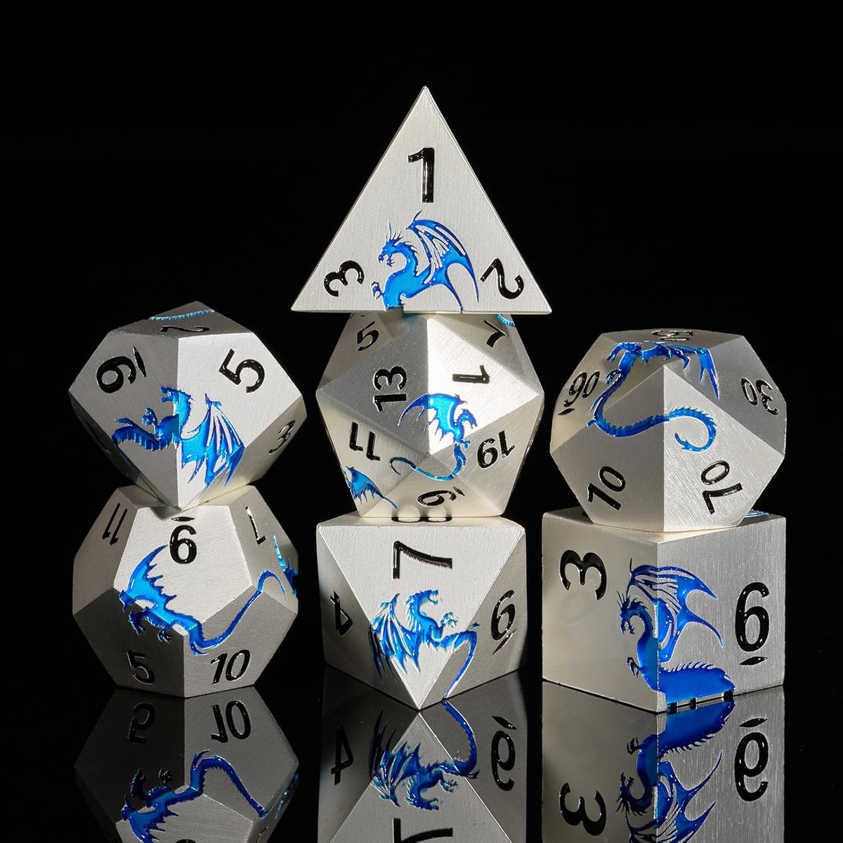 Metallic D&D dobbelstenen set - 7 stuks voor Dungeons and Dragons TTRPG Games, veelvlakkige RPG dobbelstenen set met geschenkdoos (mat zilverblauw)