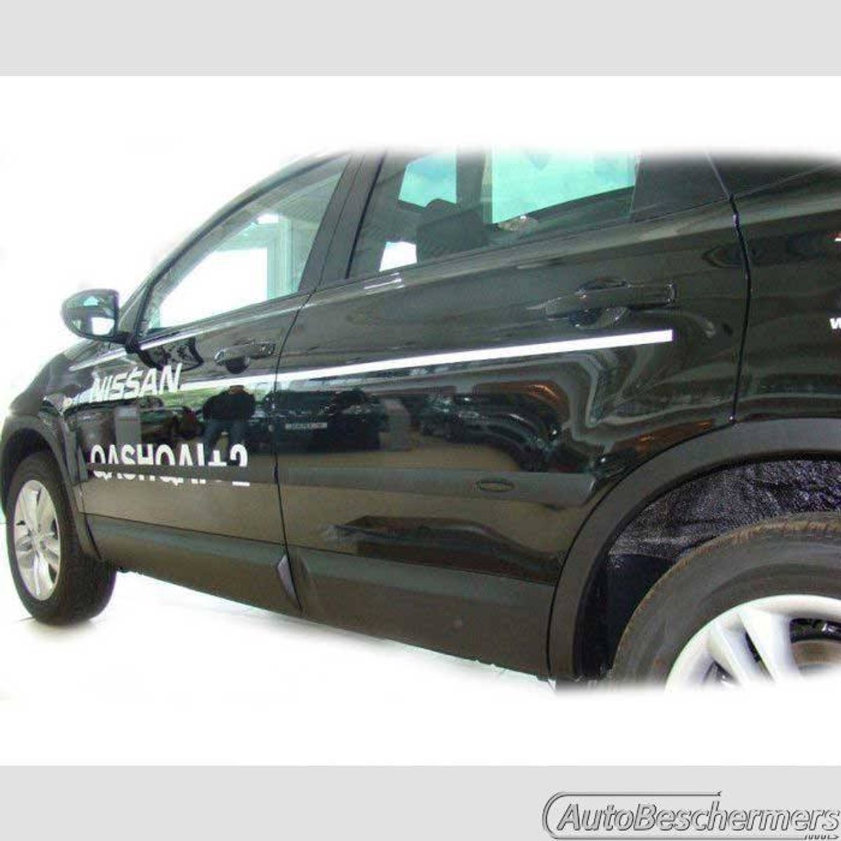 Stootlijsten set zwart voor Nissan Qashqai Plus2 -01.2014. De stootstrips zijn zelfklevend. Set a 4 stuks (#0016)