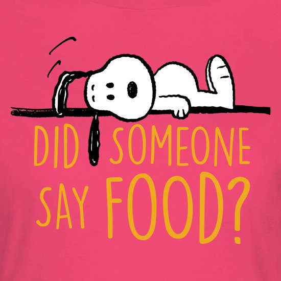 Close-up van een roze t-shirt met de tekst 'DID SOMEONE SAY FOOD?' en een afbeelding van Snoopy.