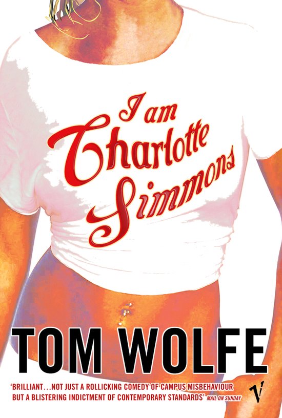 T-shirt court blanc avec texte rouge 'I am Charlotte Simmons'. Tom Wolfe en bas.