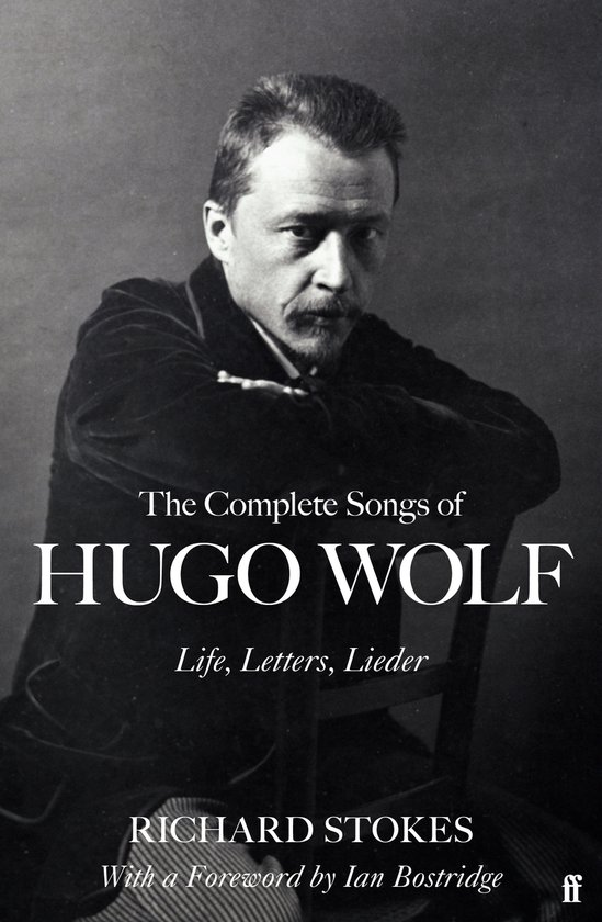 Boekomslag met zwart-witfoto van een man met een snor die op een stoel zit. Titel: "The Complete Songs of HUGO WOLF".