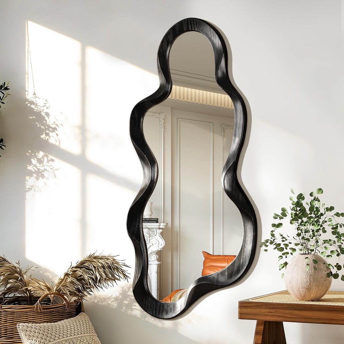 Omgoods - Asymmetrische Wandspiegel met Houten Lijst
