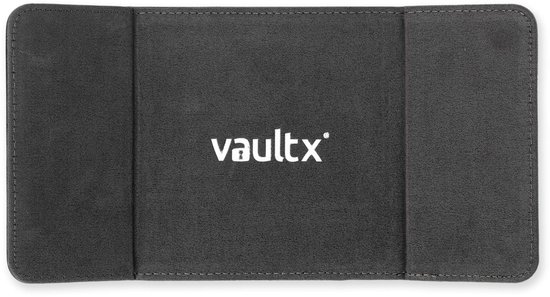 Grijze, gevouwen Vault X kaartenmap met logo.
