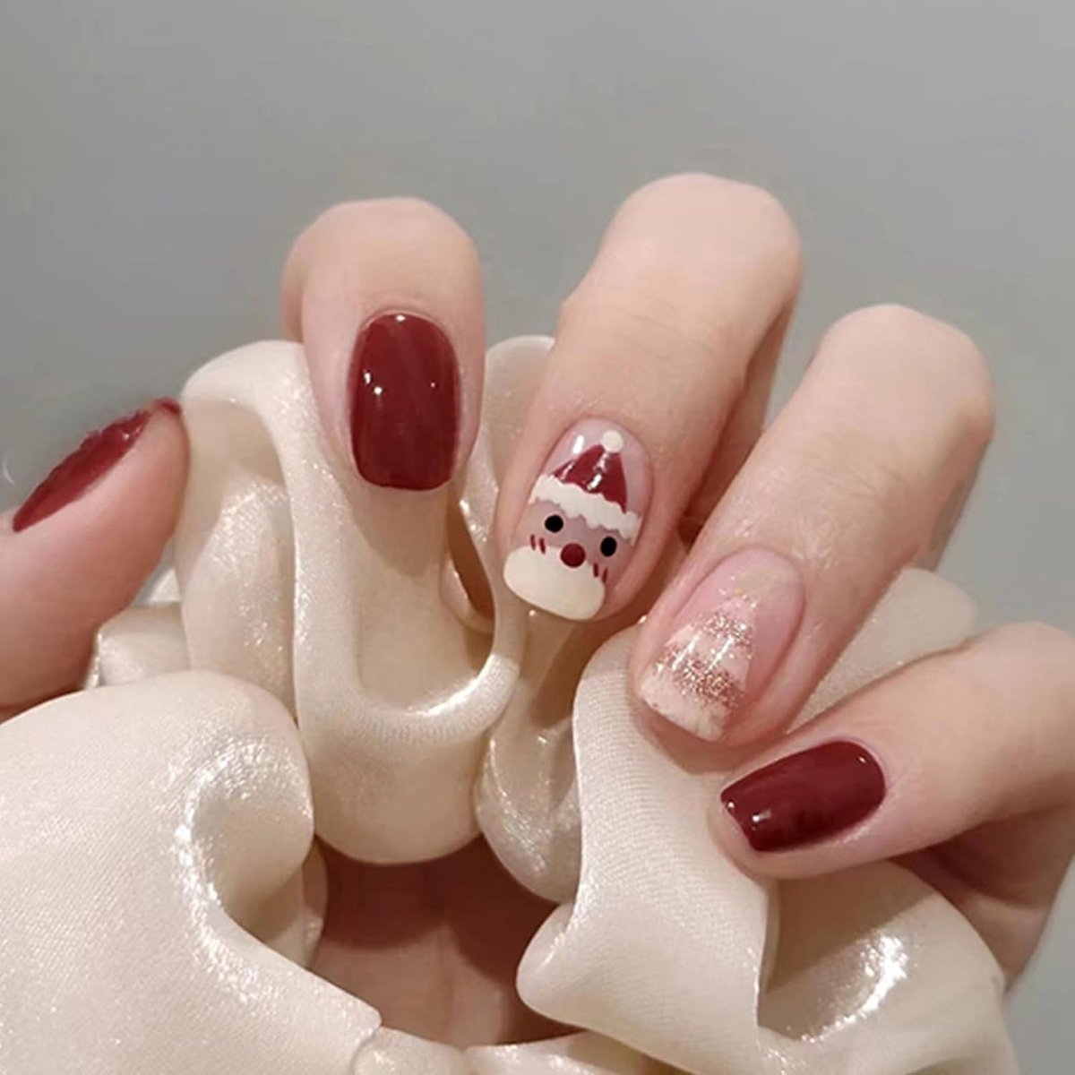 24 stuks kerst nepnagels, Franse korte vierkante plakbare nagels met schattige eland kerstboom ontwerp, acryl glitter lijmnagels, natuurlijke herbruikbare plakbare nagels voor vrouwen
