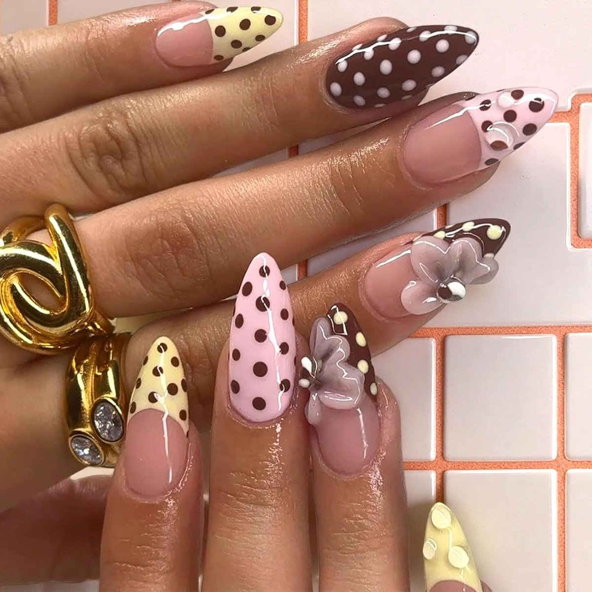 SnelShoppen - Polka Dots Press Nails, Medium Almond Valse Nagels met Franse Punt en 3D Bloemdesign, Volledige Dekking, Glanzende Plaknagels voor Vrouw