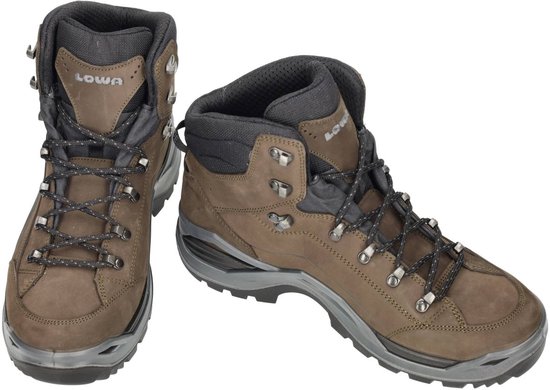 Paar bruine Lowa wandelschoenen met Gore-Tex. Geveterd met grijze en zwarte veters. Zwarte kraag en zool.