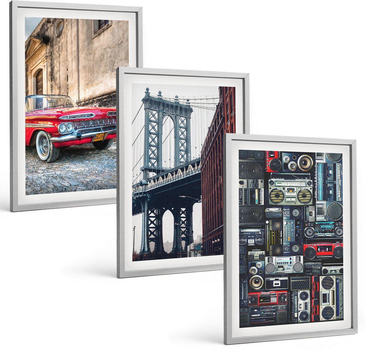 TULUP 4-Delige Schilderij Set - Oude auto op straat bij de Brooklyn Bridge en retro audioapparatuur - 40 x 60 cm - Wanddecoratie - Muurdecoratie - Moderne Interieurdecoratie Zilveren lijst