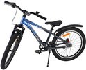 Blauwe en grijze kinderfiets met 20-inch wielen, zwarte banden en voorspatscherm.