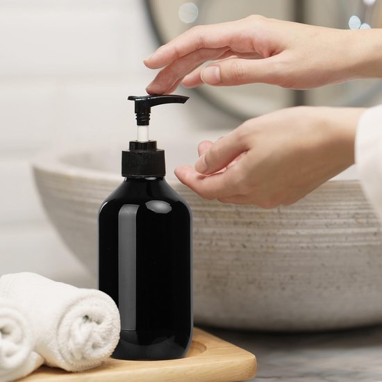 Dailygoods- Shampooflessen navulbaar 300 ml - Set van 4 - Zeepdispenserflessen - Lotionpomp - Antislip schroefdraad - Duurzaam PET materiaal - Dispenserflessen van Dailygoods — afbeelding 2