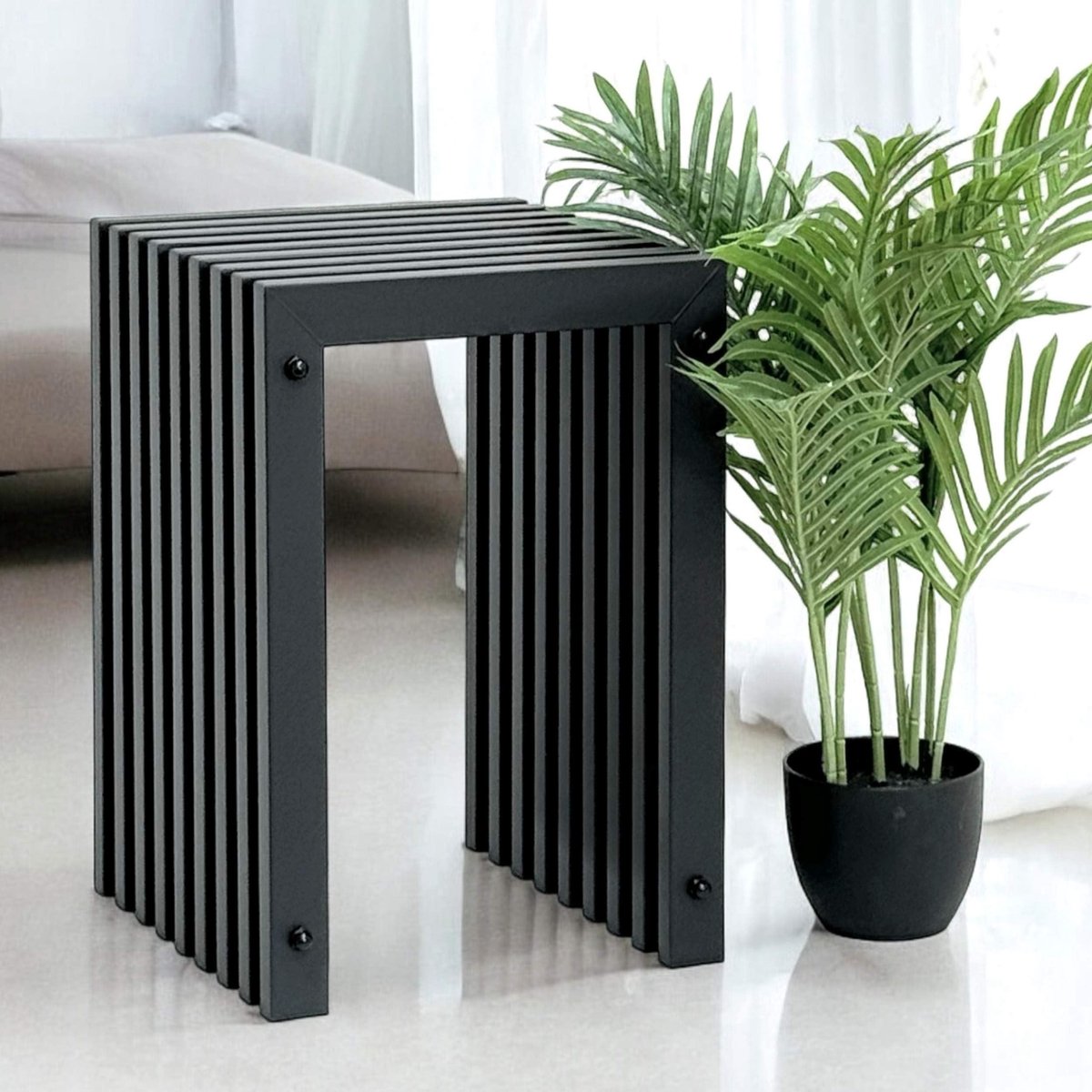 Moderne Bijzettafel - Zwart met Lamelstructuur - Hoogte 45 cm