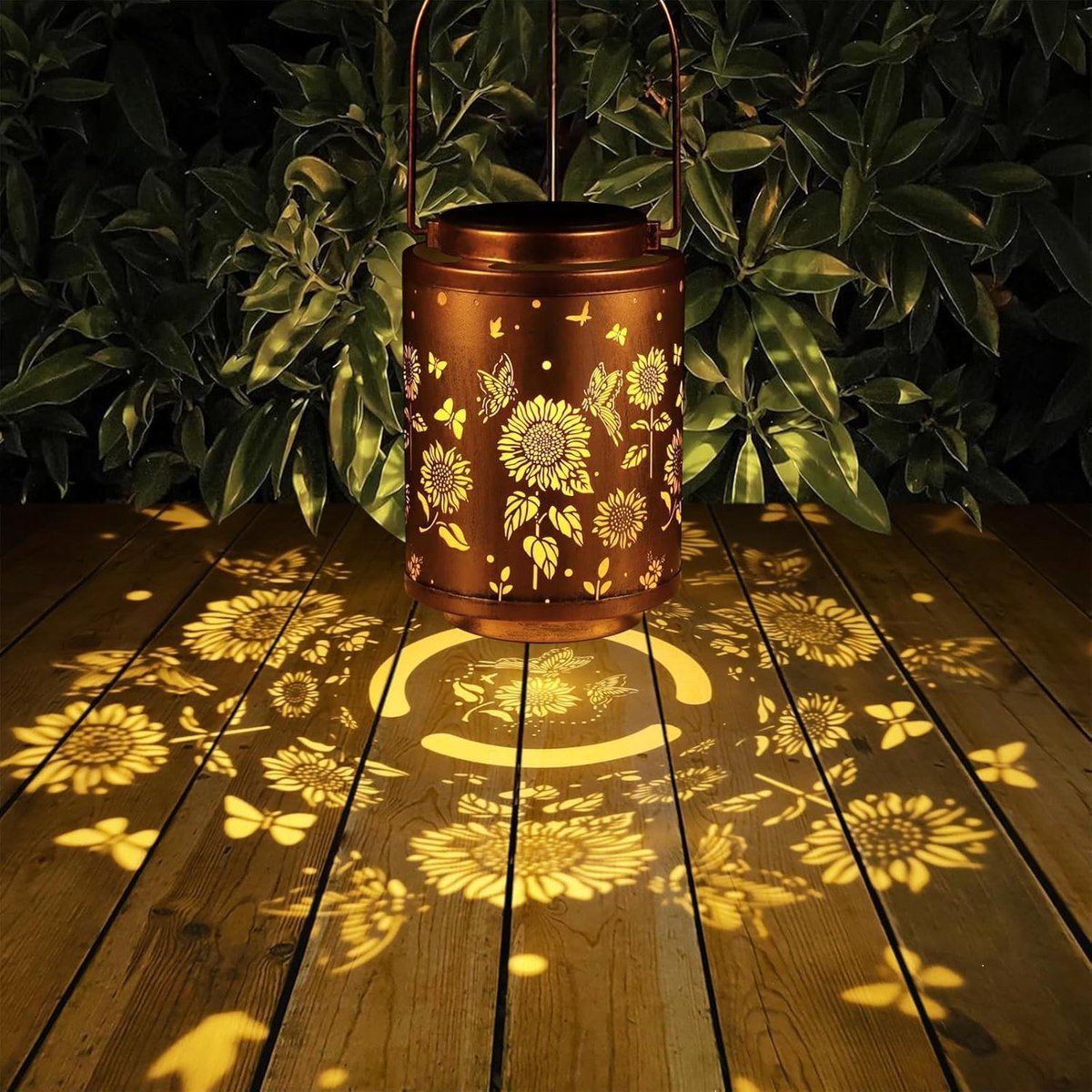 SnelShoppen - Solarlampen voor Buiten, Vlinder Tuindecoratie, LED-Hanglamp, Waterdichte Metalen Lantaarn, Koperkleurig voor Terras, Binnenplaats, Tuin