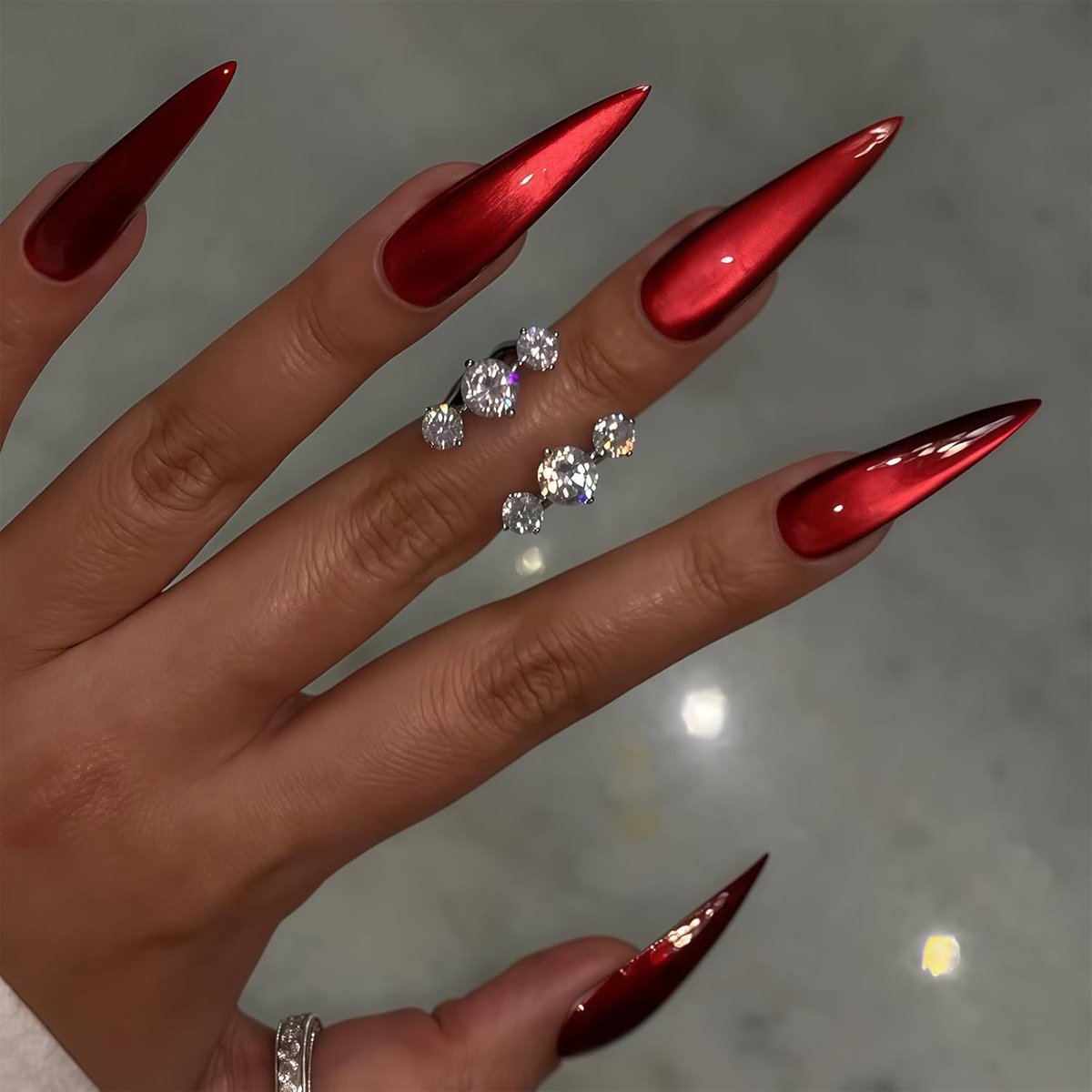 SnelShoppen - 24 Stuks Lange Stiletto Kunstnagels Rode Glitter Druknagels Volledige Dekking Valse Nagels Wijnrood Shiny Elegant Herbruikbaar voor Vrou