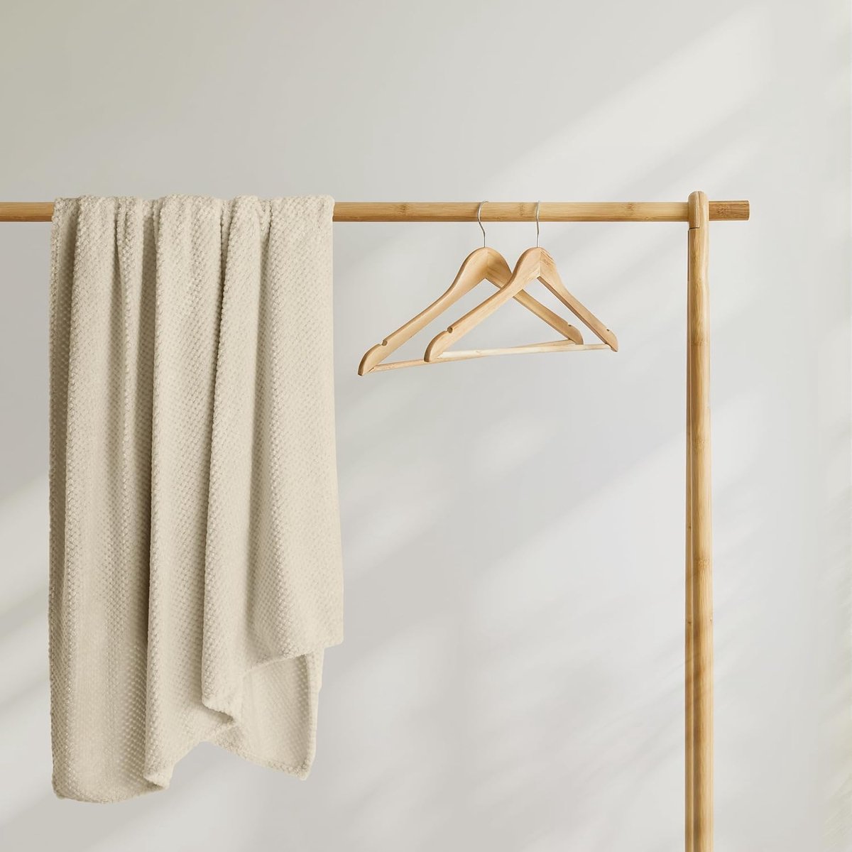 SnelShoppen - Zachte Beige Knuffeldeken 150 x 200 cm - Microvezel Woondeken, Fleece Sprei voor Bank, Fauteuil, Tuin en Balkon - Scandinavische Stijl,