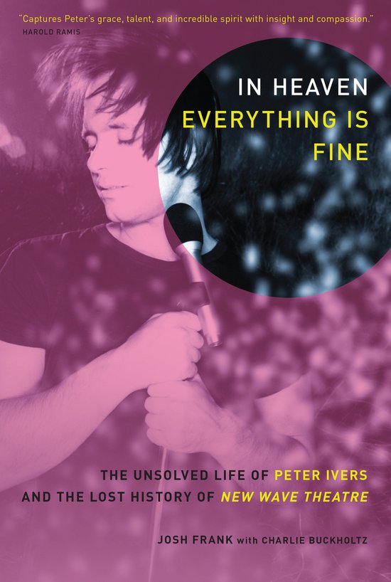 Boekomslag met de titel 'In Heaven Everything Is Fine'. Een roze-paarse foto van Peter Ivers met een microfoon.