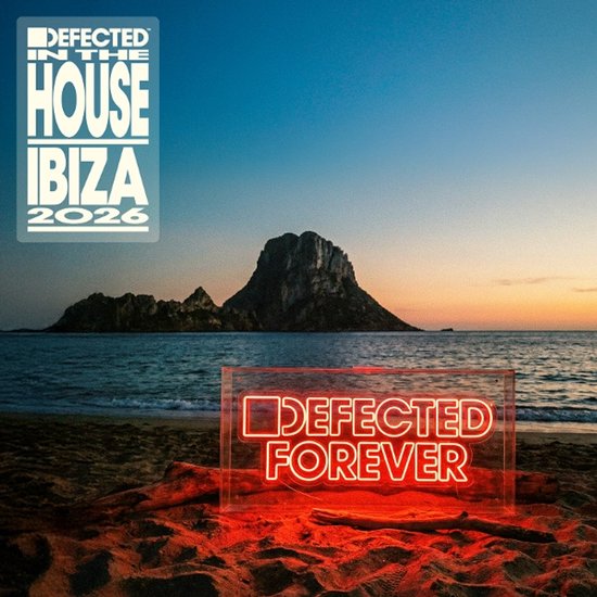 Defected in the House Ibiza 2026 logo op een strand met een neonreclame 'Defected Forever'.