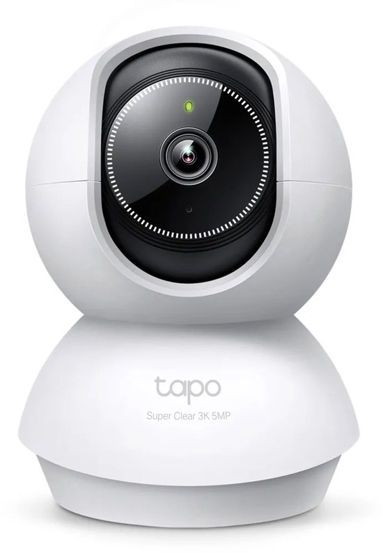 Witte Tapo C230 beveiligingscamera, met zwarte lens, voor 3K 5MP beelden.