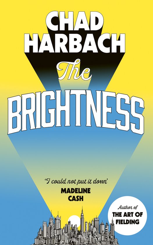 Boek "The Brightness" van Chad Harbach met gele en blauwe achtergrond en stadsgezicht.