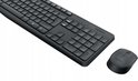 Zwart Logitech toetsenbord met numeriek gedeelte en bijpassende muis, met USB-ontvanger ernaast.