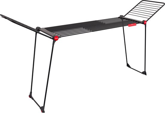 Étendard noir Vileda Infinity Ultimate avec accents rouges, posé sur fond blanc.