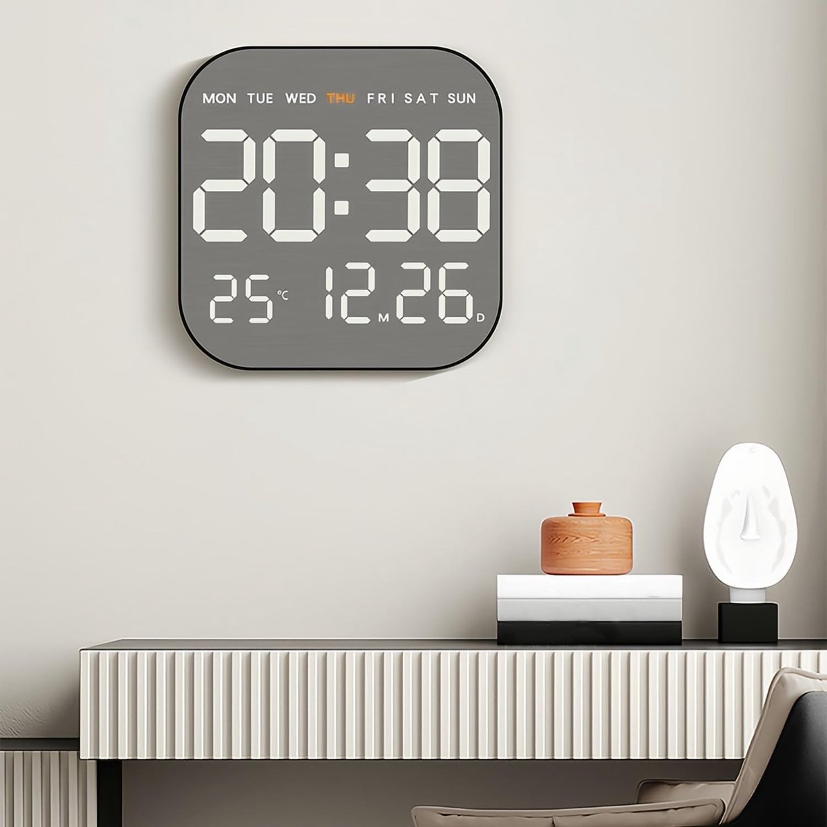 SnelShoppen - Digitale Grote Wandklok met 10 Niveaus van Helderheid, Aftelfunctie, Afstandsbediening, Geborsteld Metaal, Temperatuur, Datum en Weekdag