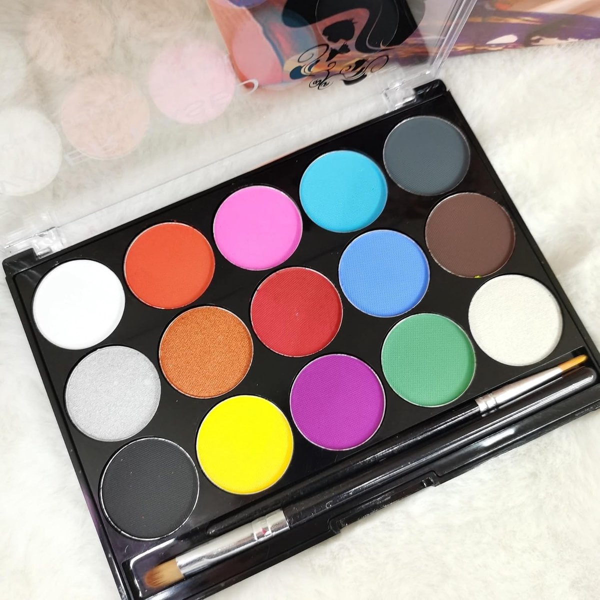 Complete Set van 15 Kleurrijke Gezichtsverf met 2 Penselen voor Veilig Gebruik bij Cosplay, Halloween en Feestjes
