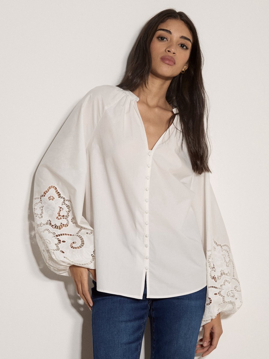 Katoenen blouse met uitsnijdingen
